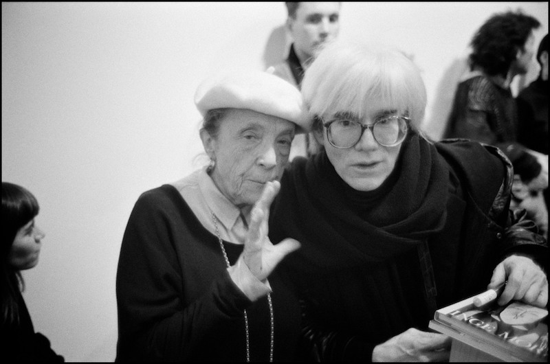 USA. New York City. 1987. Sculptor Louise BOURGEOIS and Andy WARHOL. © The Inge Morath/Magnum Photos